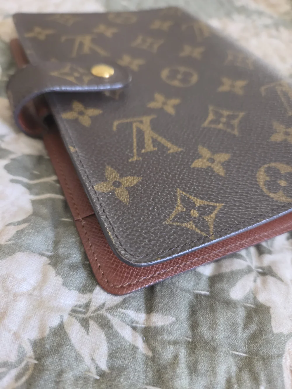 Louis Vuitton Monogram Canvas Medium Agenda - Picture 8 of 12